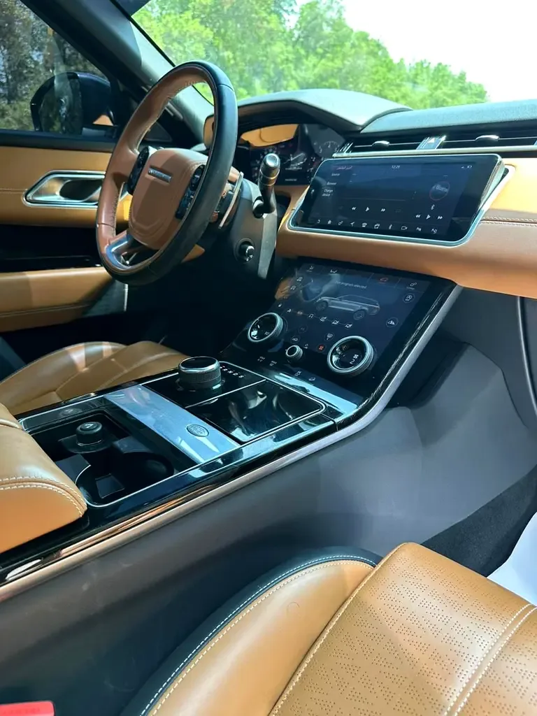 Land Rover Range Rover Velar 2.0 AT AWD (300 hp) - 15