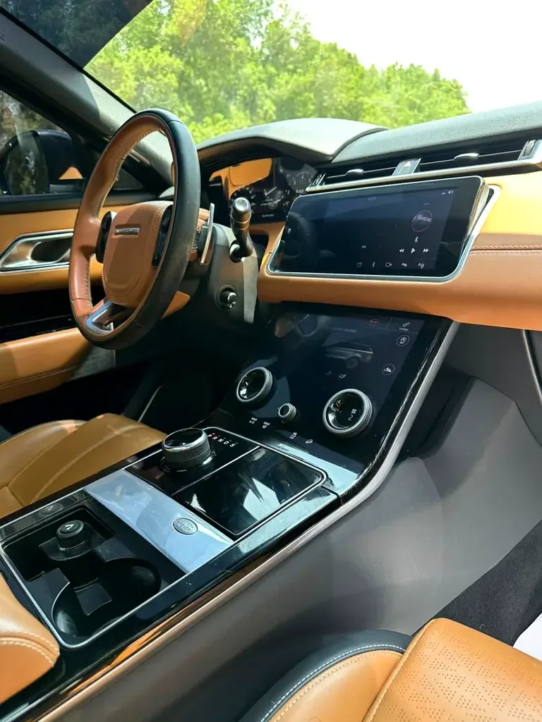 Land Rover Range Rover Velar 2.0 AT AWD (300 hp) - 19