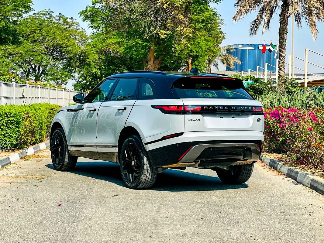 Land Rover Range Rover Velar 2.0 AT AWD (300 حصان) - 6