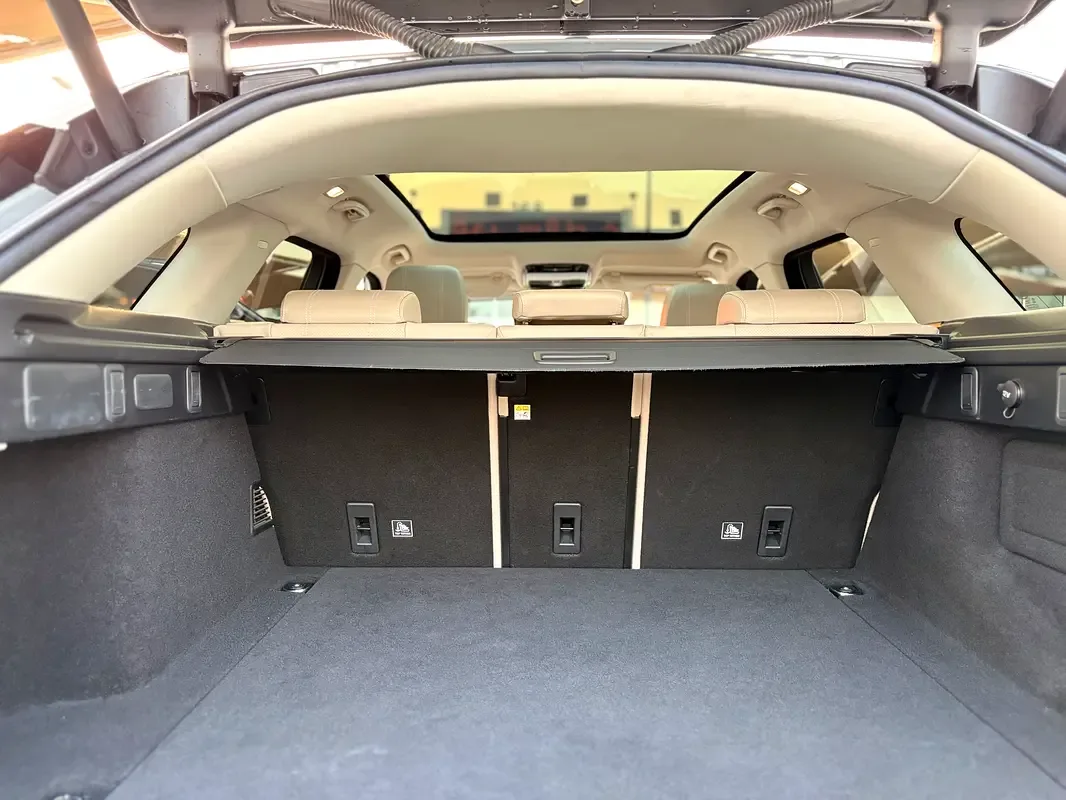 Land Rover Range Rover Velar 2.0 T AT AWD (250 حصان) - 12