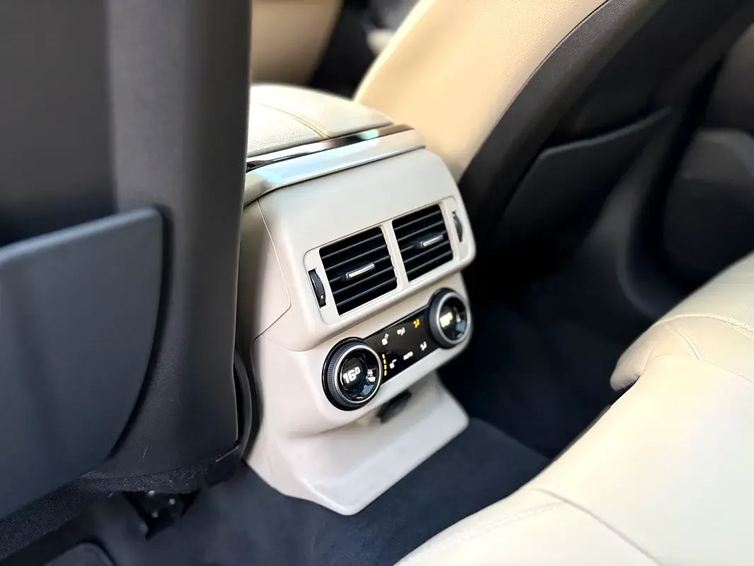 Land Rover Range Rover Velar 2.0 T AT AWD (250 حصان) - 14