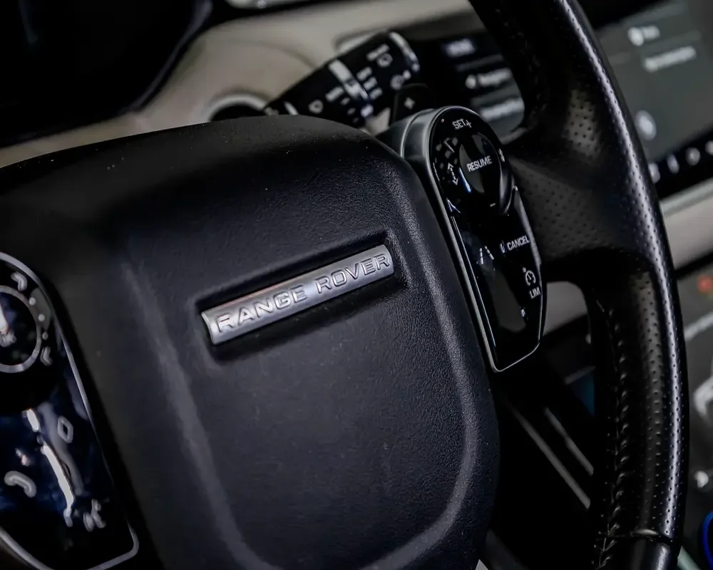 Land Rover Range Rover Velar 2.0 T AT AWD (250 hp) - 11