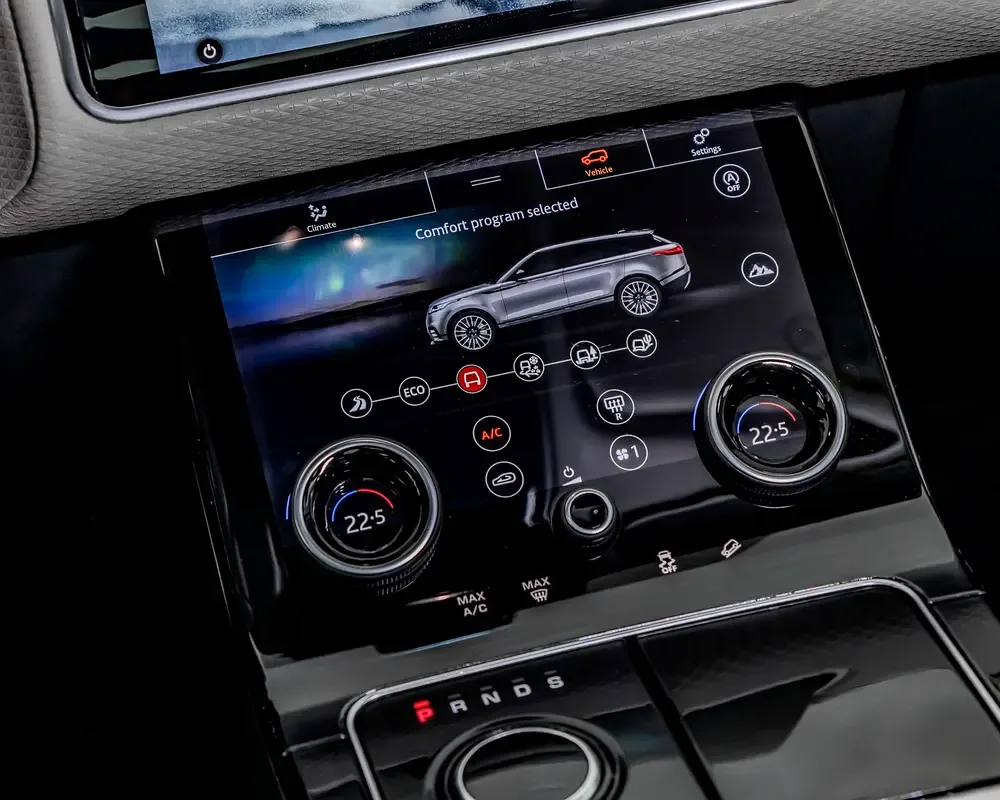 Land Rover Range Rover Velar 2.0 T AT AWD (250 hp) - 13