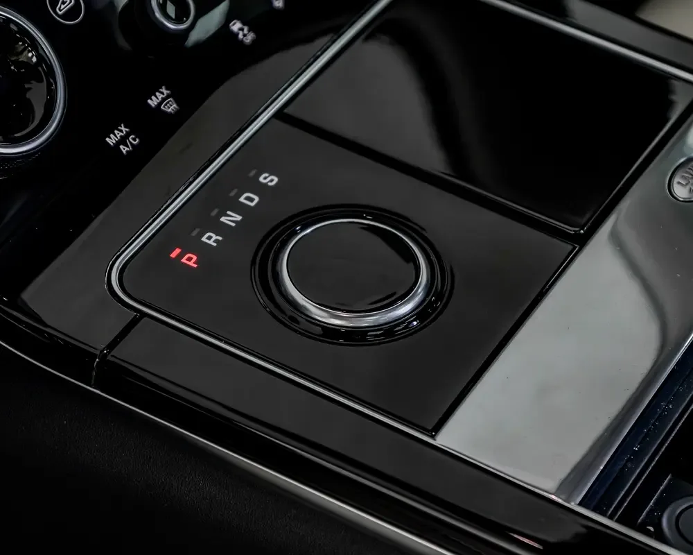 Land Rover Range Rover Velar 2.0 T AT AWD (250 hp) - 14