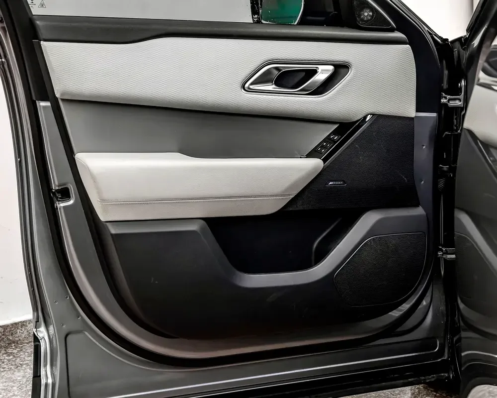 Land Rover Range Rover Velar 2.0 T AT AWD (250 hp) - 19