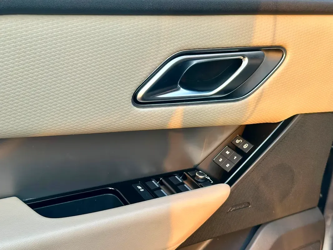 Land Rover Range Rover Velar 2.0 T AT AWD (250 حصان) - 15