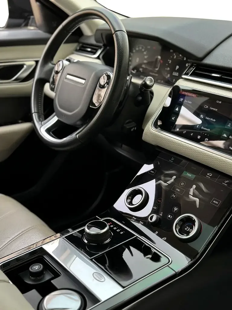 Land Rover Range Rover Velar 2.0 T AT AWD (250 hp) - 12