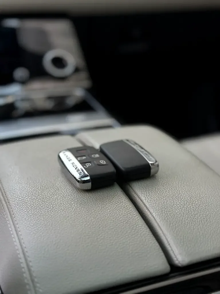 Land Rover Range Rover Velar 2.0 T AT AWD (250 hp) - 17