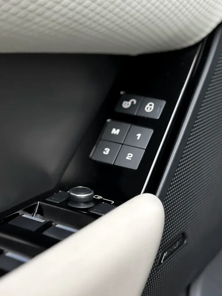 Land Rover Range Rover Velar 2.0 T AT AWD (250 hp) - 20
