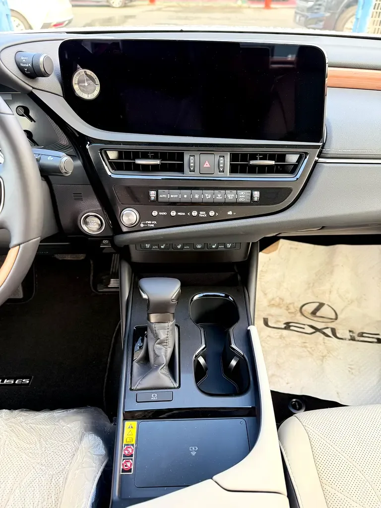 Lexus ES 2.5 CVT (218 hp) - 10