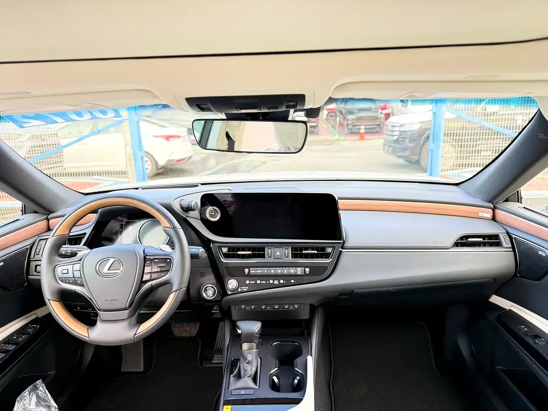 Lexus ES 2.5 CVT (218 hp) - 11