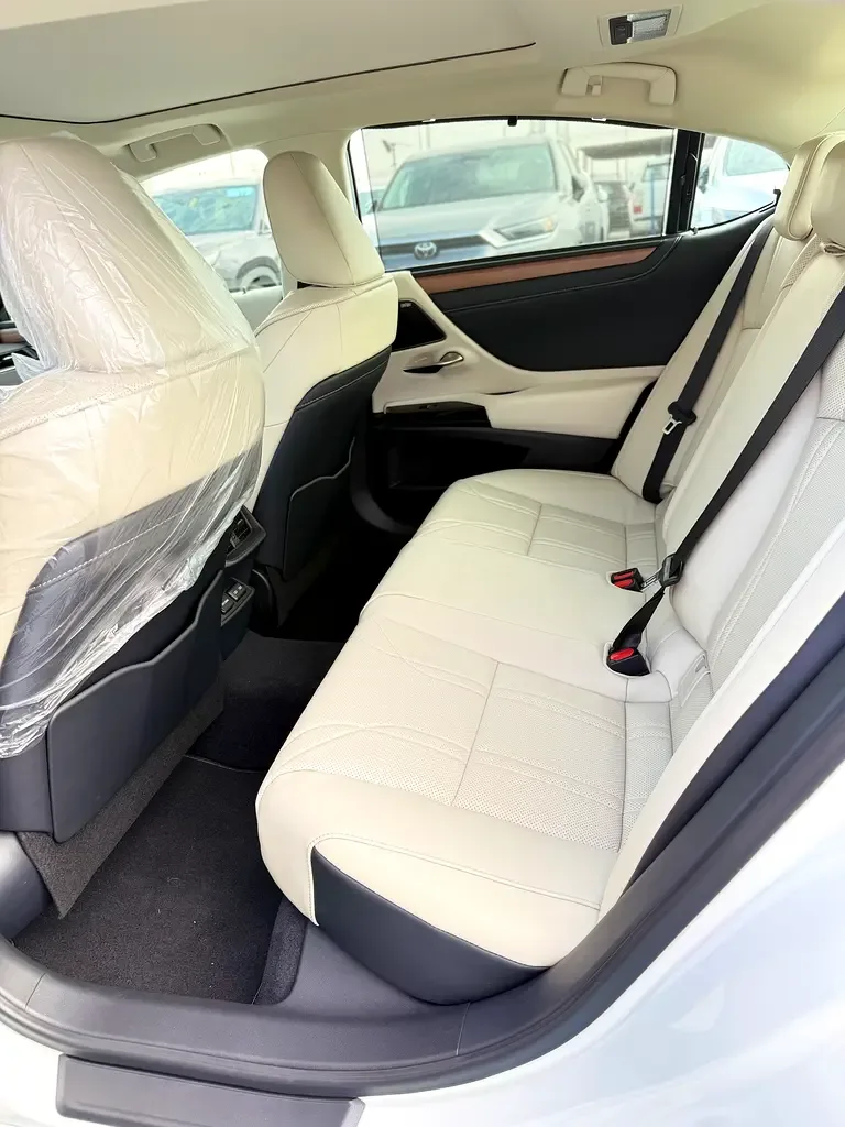 Lexus ES 2.5 CVT (218 hp) - 13