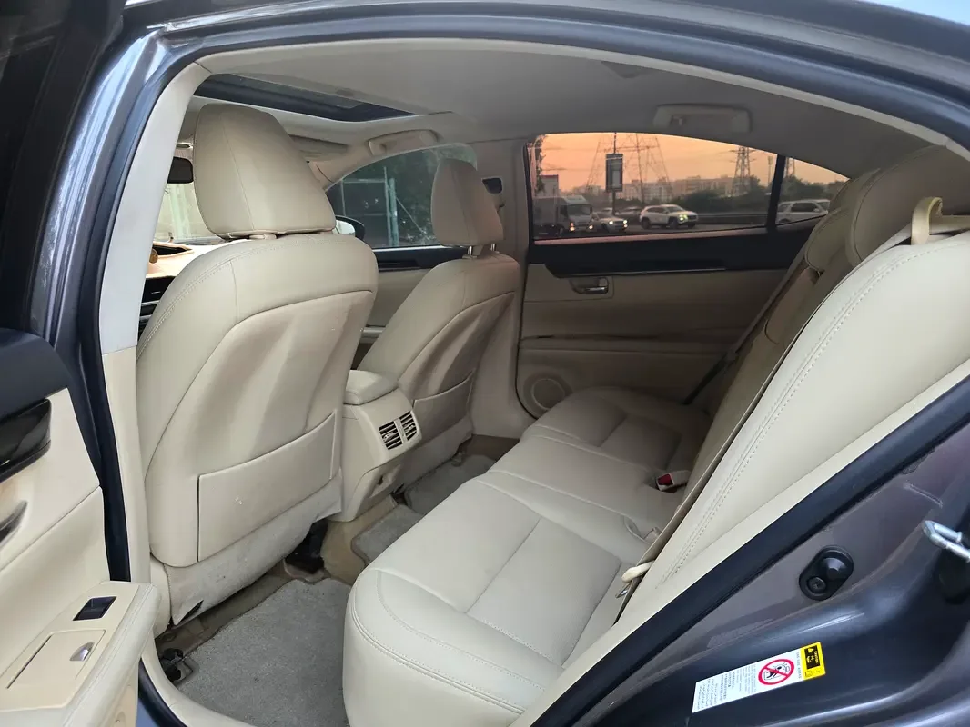 Lexus ES 250 AT (184 hp) - 13