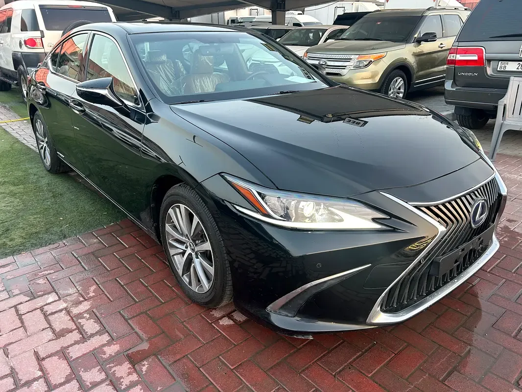 Lexus ES 300h CVT (218 hp)