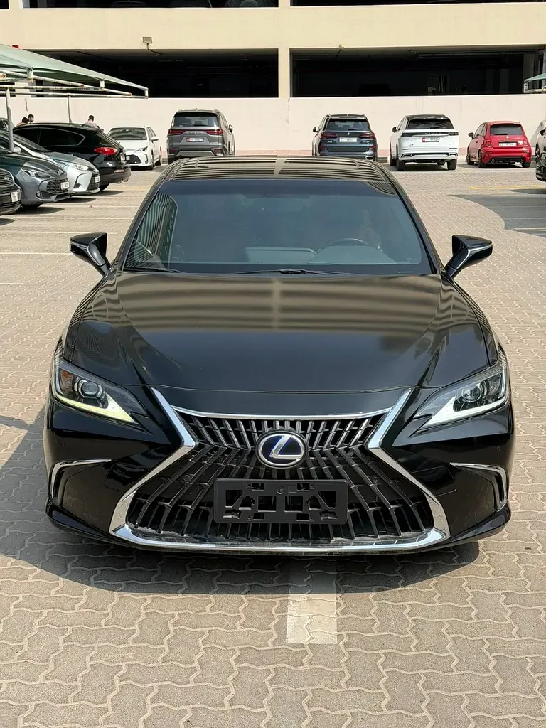 Lexus ES 300h CVT (218 hp)