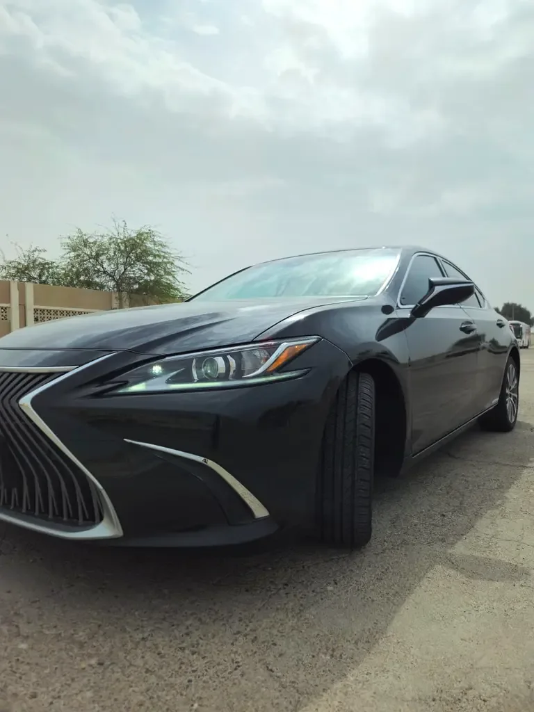 Lexus ES 300h CVT (218 hp)