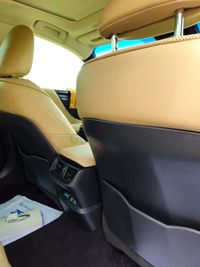Lexus ES 300h CVT (218 hp) - 10