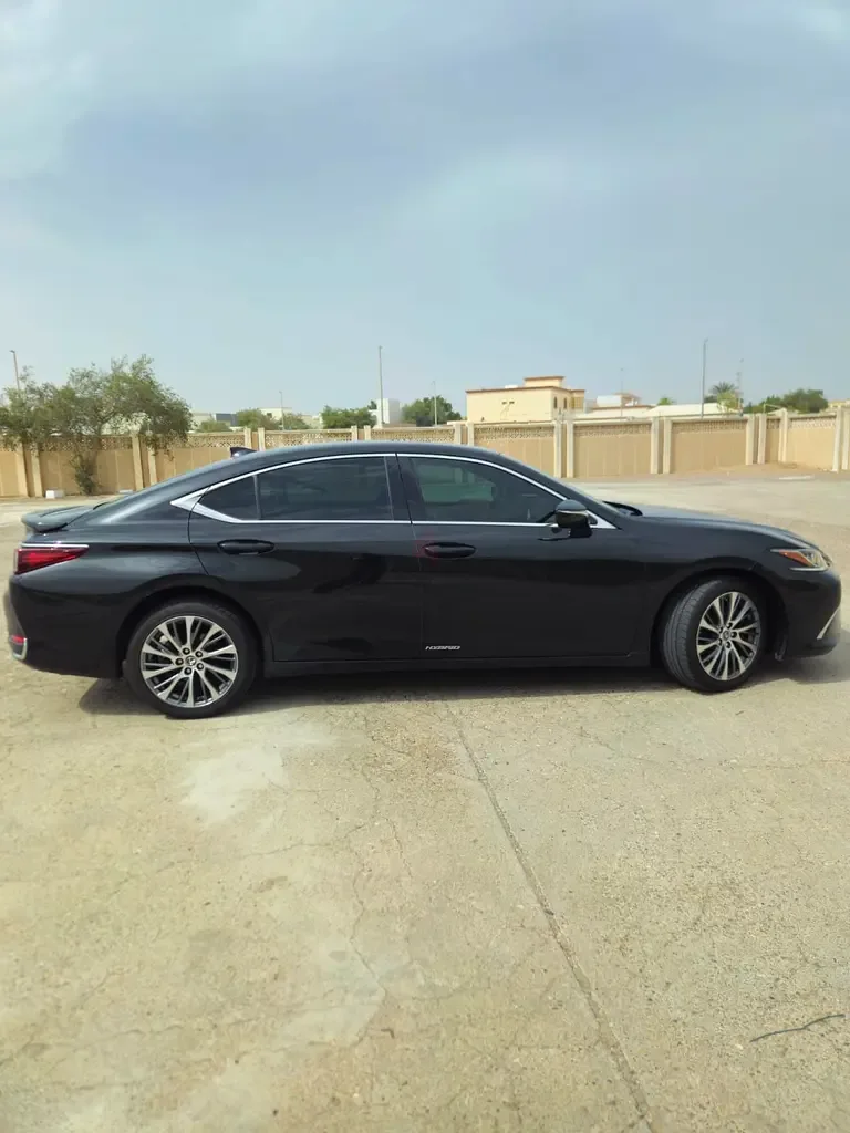 Lexus ES 300h CVT (218 hp) - 17