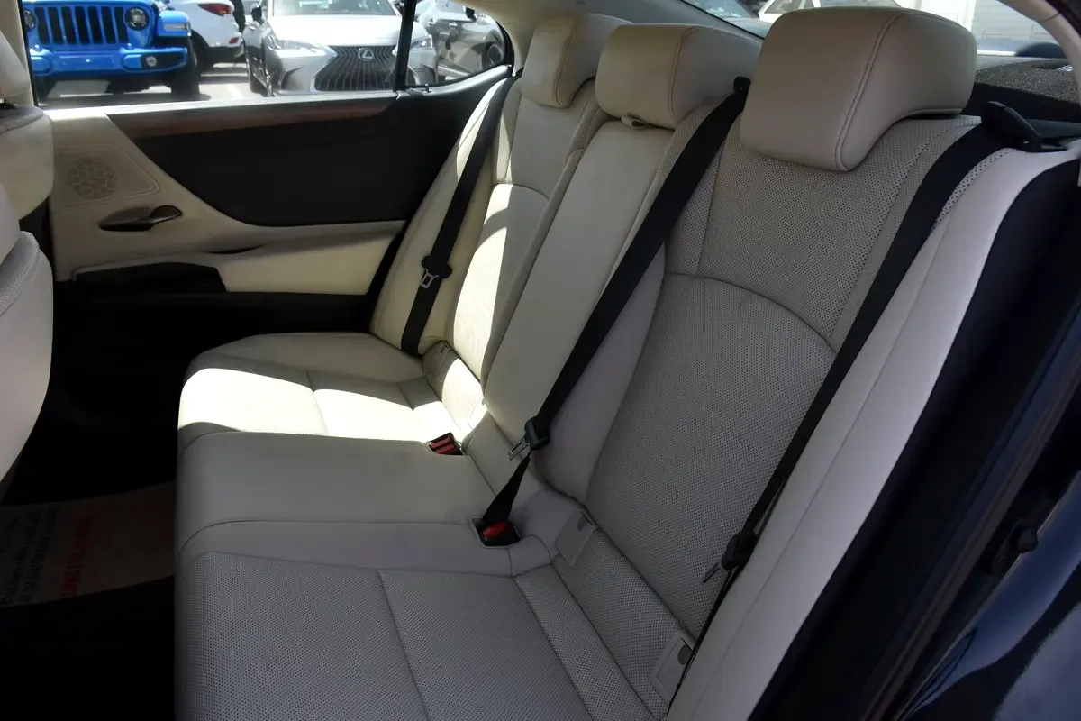 Lexus ES 3.5 AT (249 hp) - 15