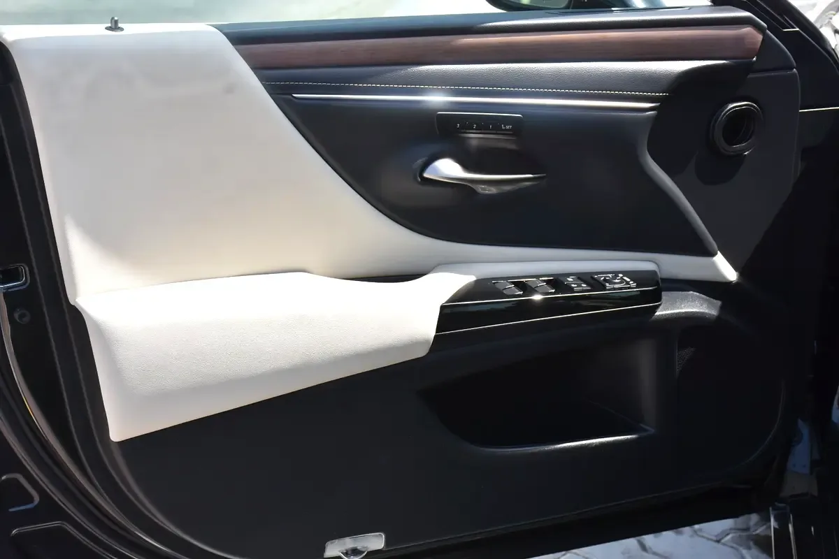Lexus ES 3.5 AT (249 hp) - 16