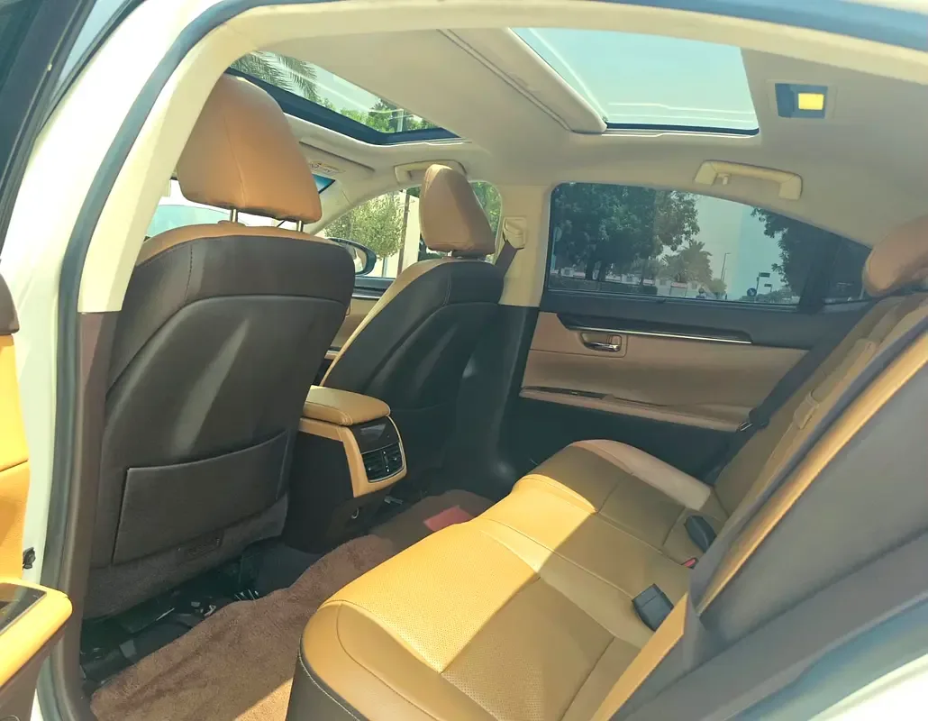 Lexus ES 350 AT (249 hp) - 11