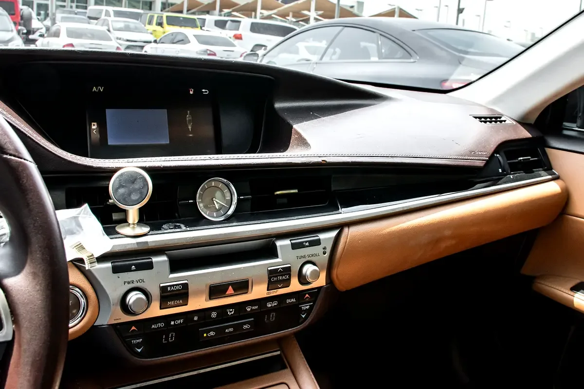 Lexus ES 350 AT (249 حصان) - 8