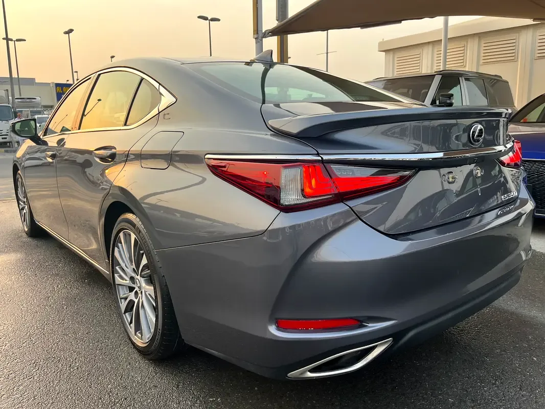 Lexus ES 350 AT (306 حصان) - 7