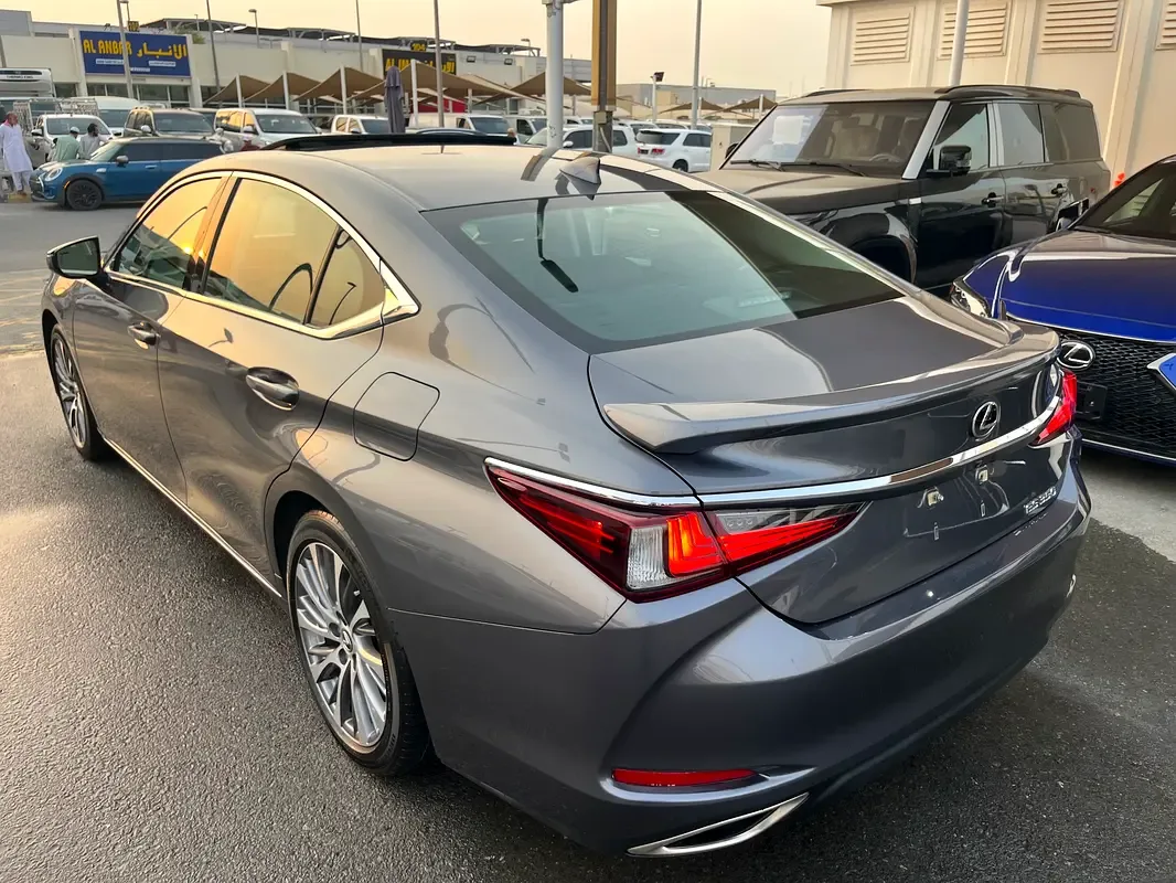 Lexus ES 350 AT (306 حصان) - 8