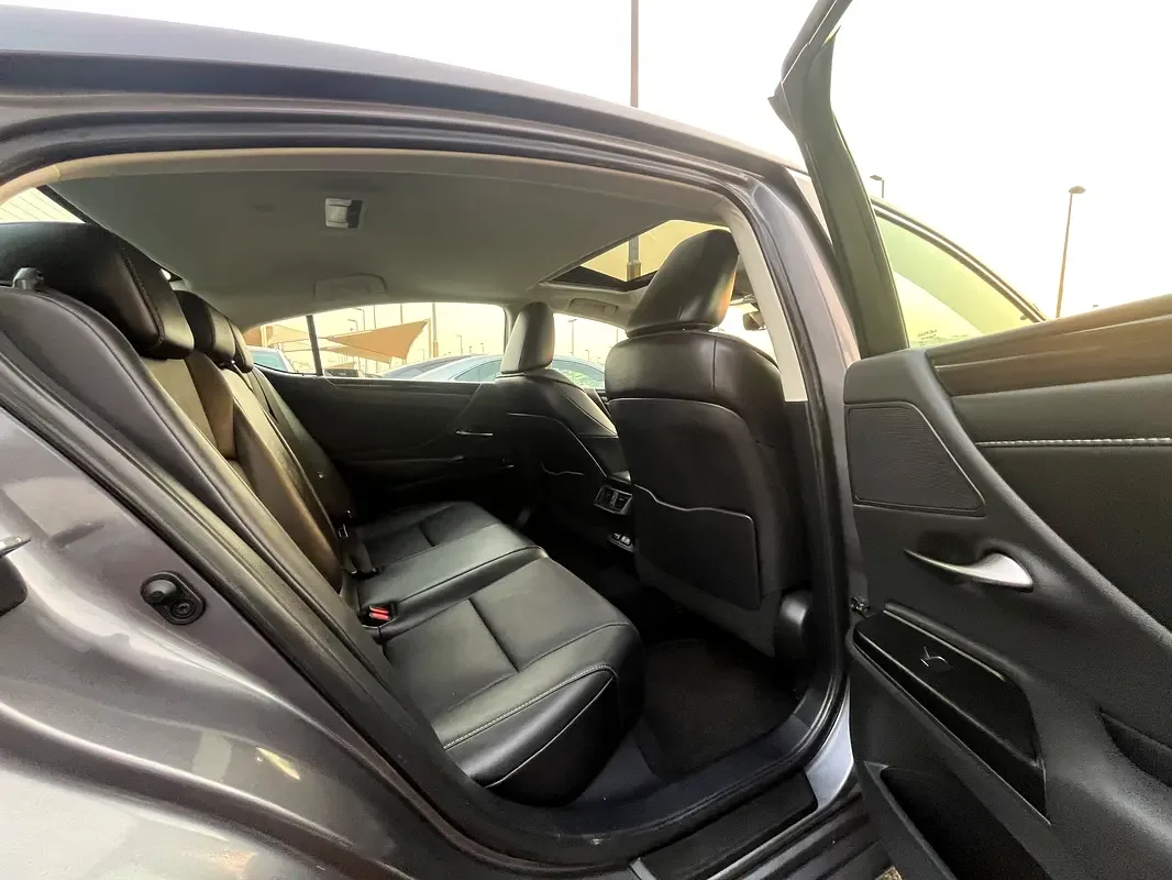 Lexus ES 350 AT (306 حصان) - 16