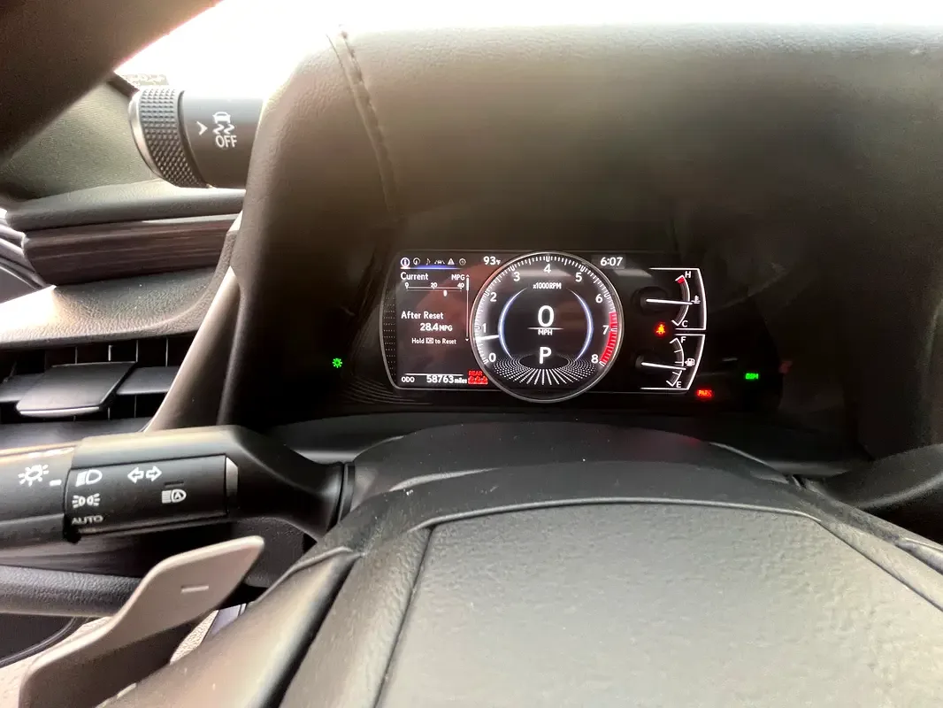 Lexus ES 350 AT (306 حصان) - 20
