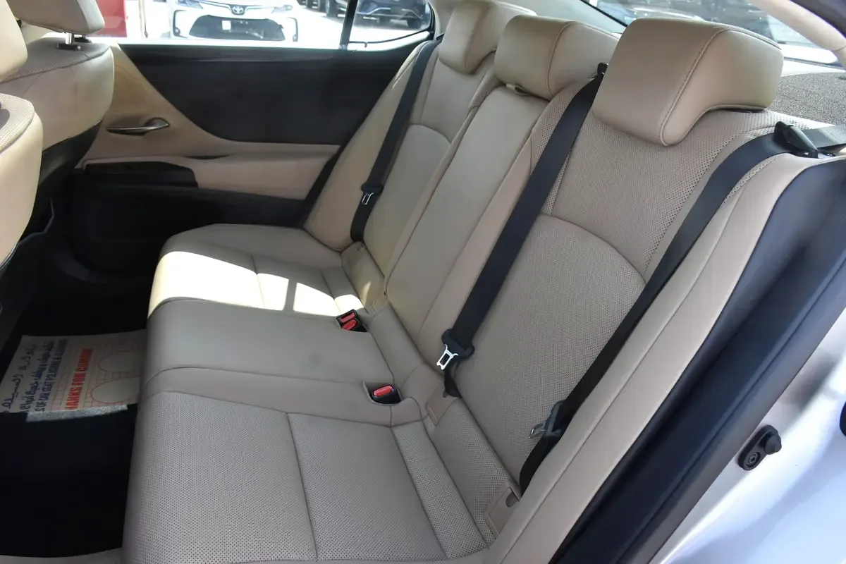 Lexus ES 350 AT (306 hp) - 14