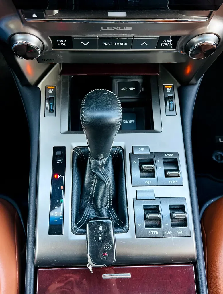 Lexus GX 460 AT AWD (5 seats) (296 hp) - 16