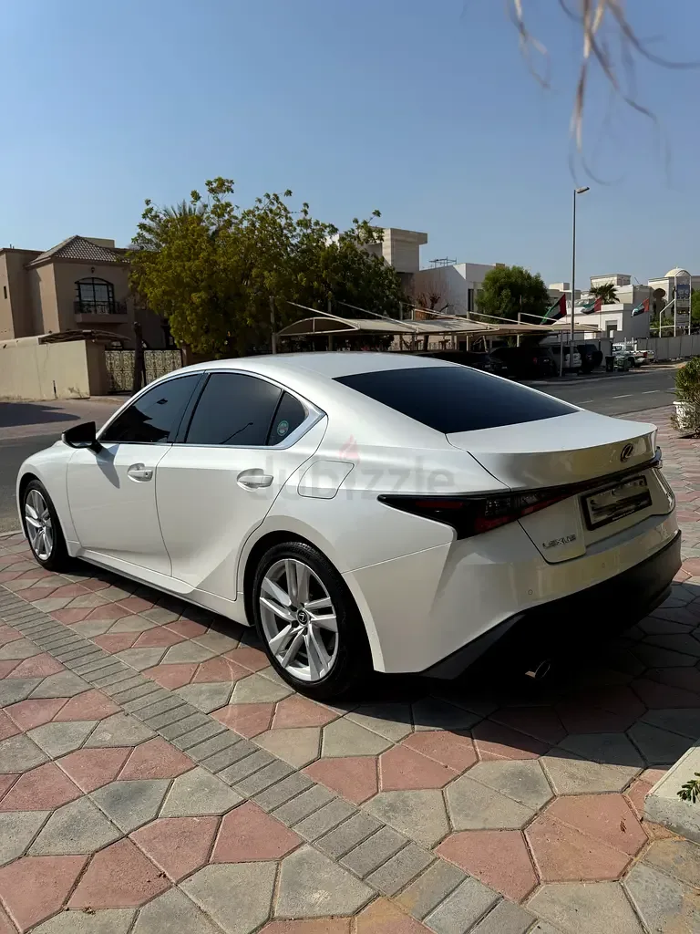 Lexus IS 2.0 AT (245 حصان) - 2