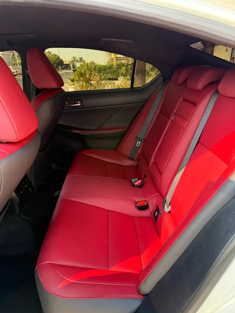 Lexus IS 2.0 AT (245 حصان) - 8