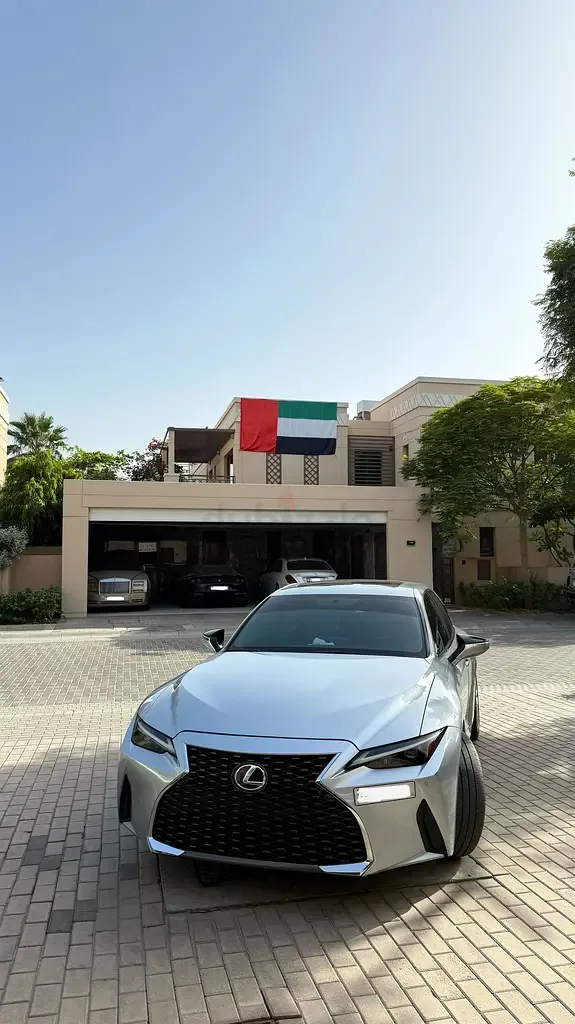 Lexus IS 2.0 AT (245 hp)