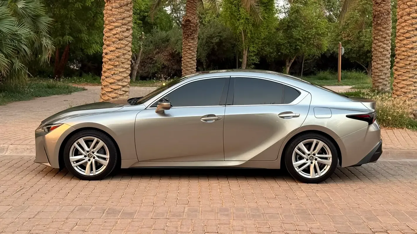 Lexus IS 2.0 AT (245 hp) - 12