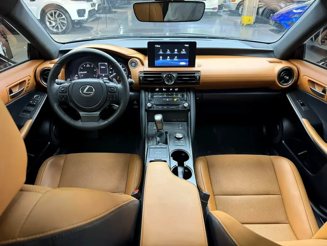 Lexus IS 2.0 AT (245 hp) - 10