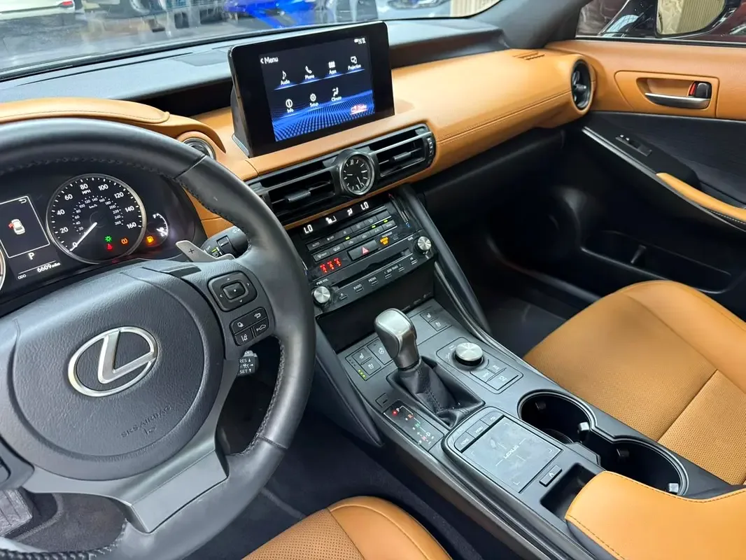 Lexus IS 2.0 AT (245 hp) - 13