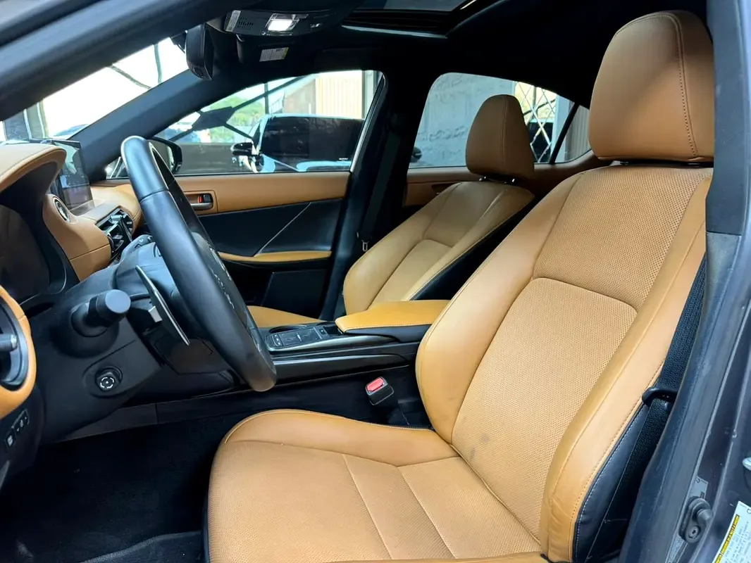 Lexus IS 2.0 AT (245 hp) - 11