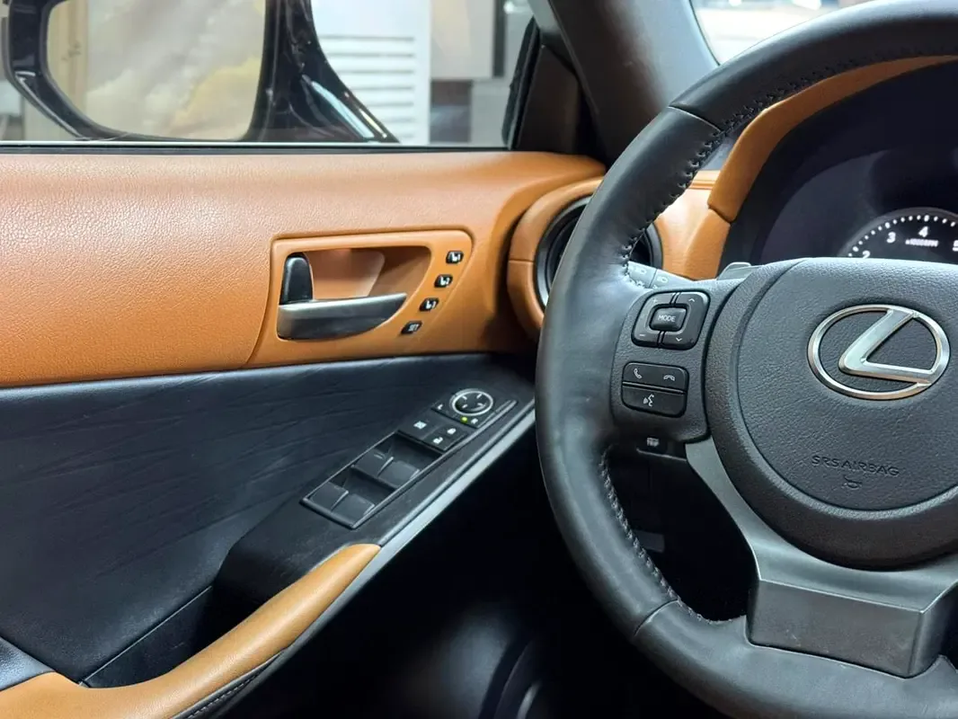 Lexus IS 2.0 AT (245 hp) - 15