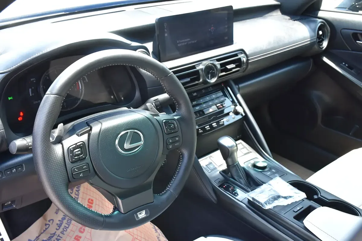 Lexus IS 2.0 AT RWD (245 hp) - 8