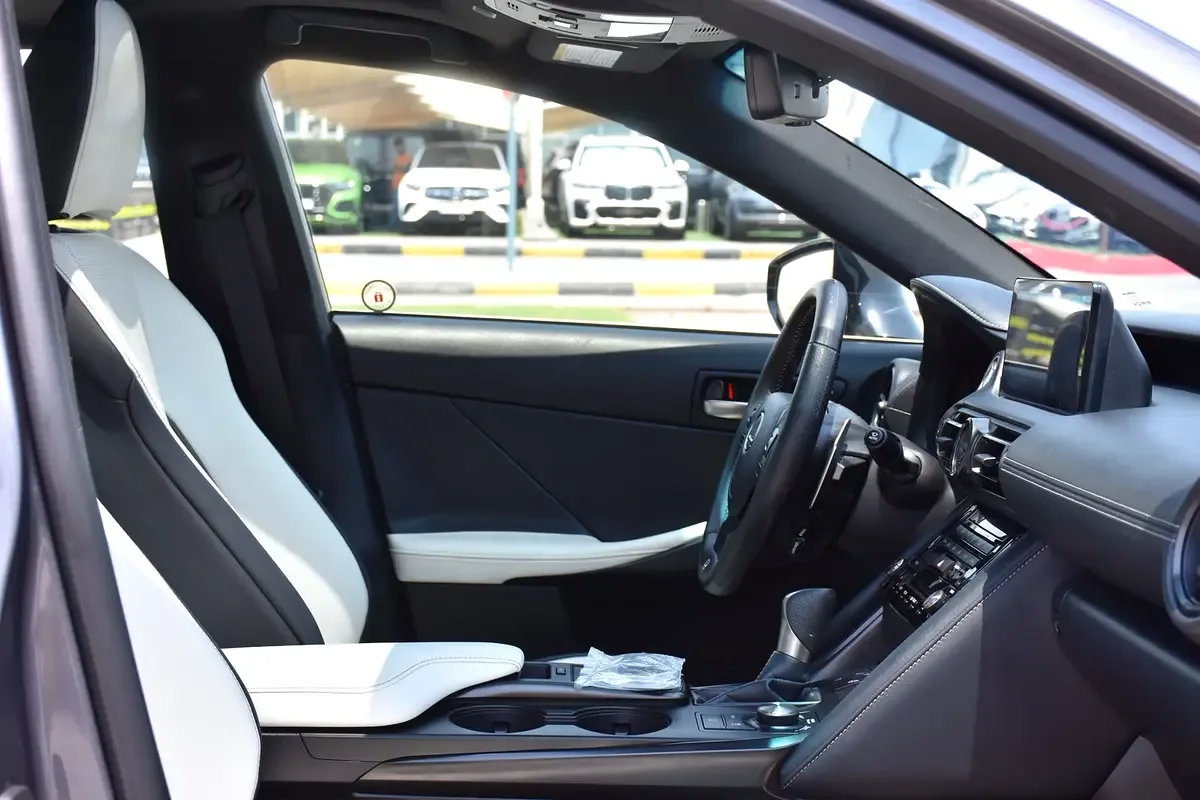 Lexus IS 2.0 AT RWD (245 hp) - 9