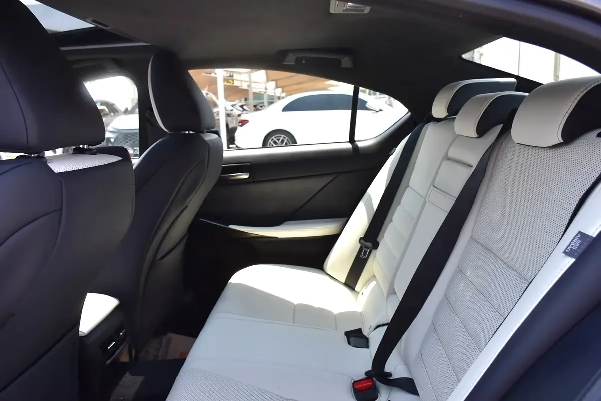 Lexus IS 2.0 AT RWD (245 hp) - 13