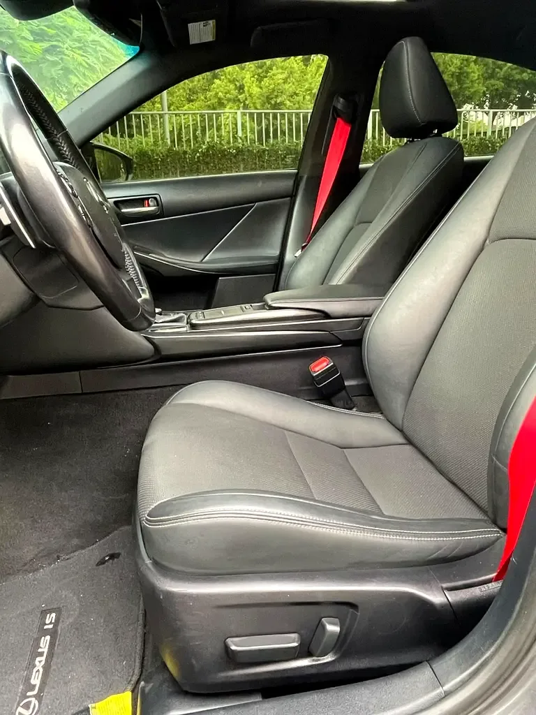 Lexus IS 2.0 AT RWD (245 hp) - 6