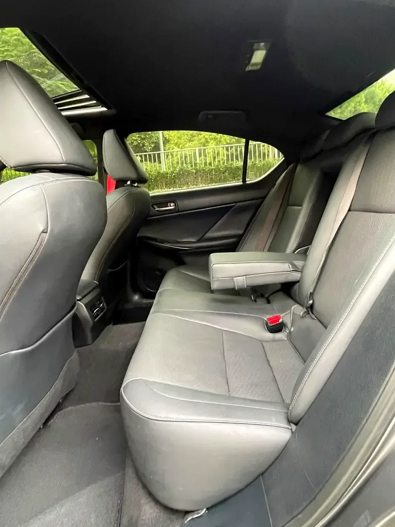 Lexus IS 2.0 AT RWD (245 hp) - 11