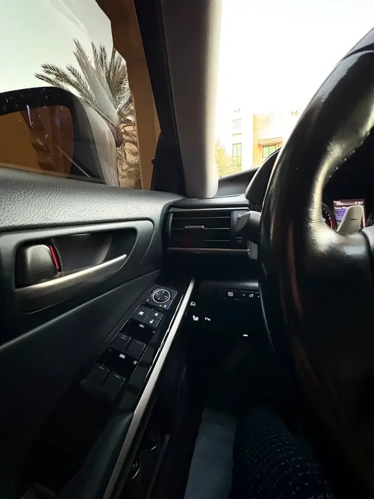Lexus IS 200 AT (244 hp) - 8