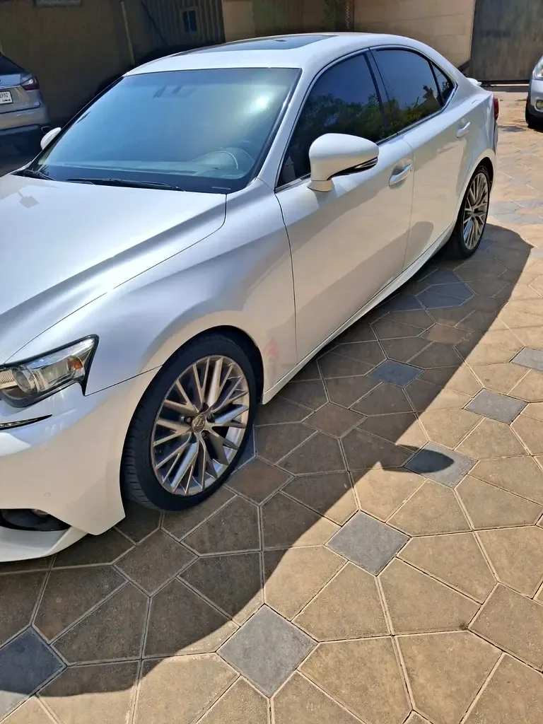 Lexus IS 200 T AT (245 hp)