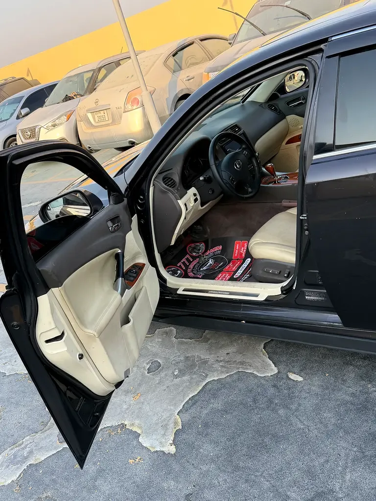 Lexus IS 2.5 AT (208 حصان) - 4