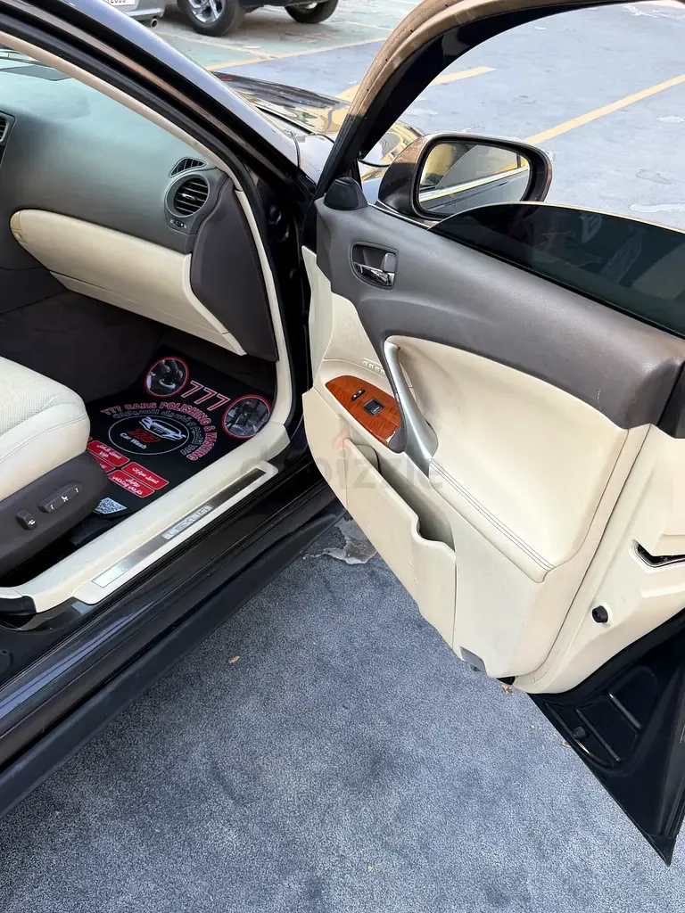 Lexus IS 2.5 AT (208 حصان) - 11
