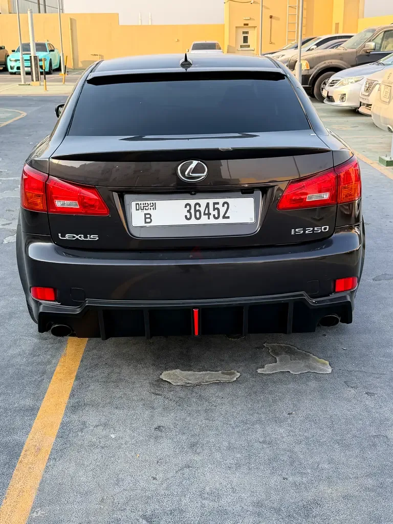 Lexus IS 2.5 AT (208 حصان) - 9